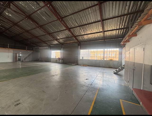 1,000M² WAREHOUSE TO LET IN WYNBERG